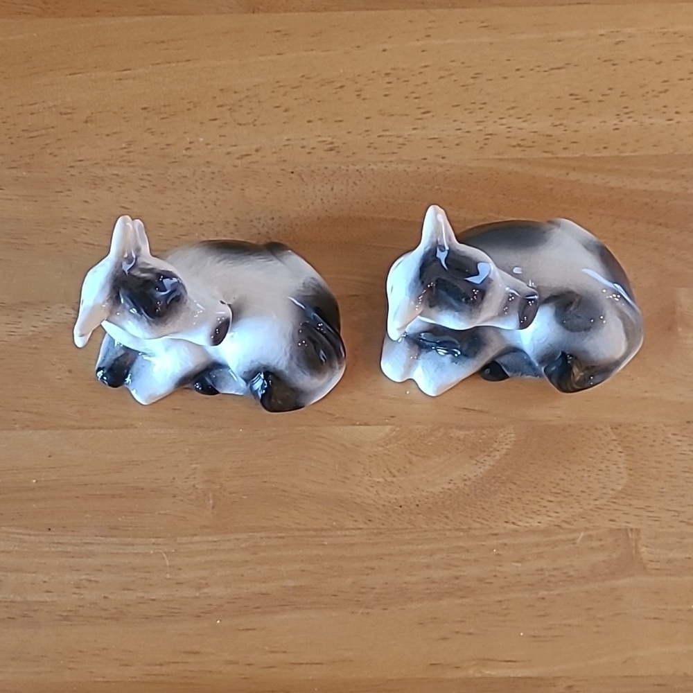 VINTAGE Handcrafted Ceramic Cow Salt and Pepper Shakers - Picture 9 of 14